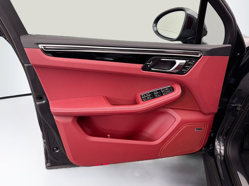 Thumbnail: 2026 Porsche Macan - 25