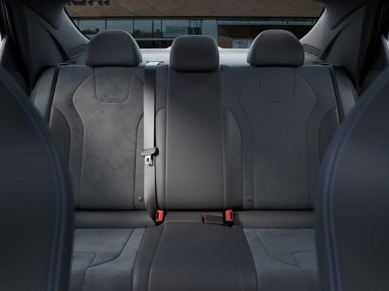 2025 Hyundai Elantra Base 12