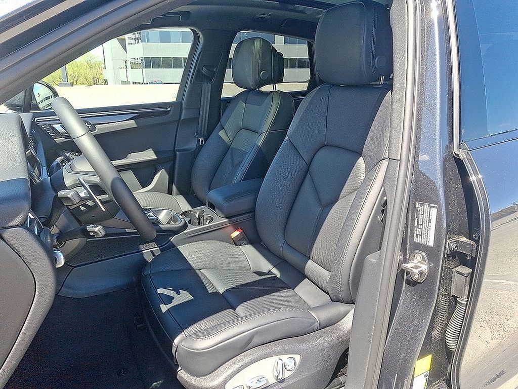 Thumbnail: 2025 Porsche Macan - 5