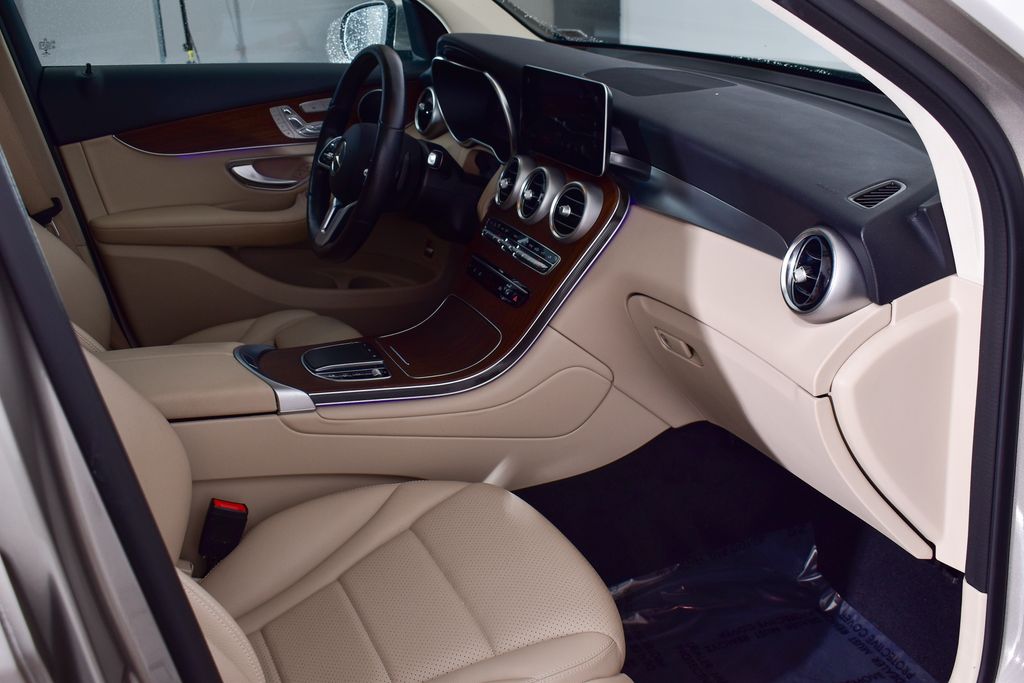 Thumbnail: 2022 Mercedes-Benz GLC - 26