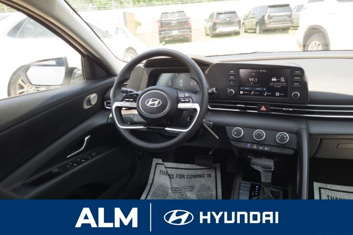 New 2026 White Hyundai SE image 20