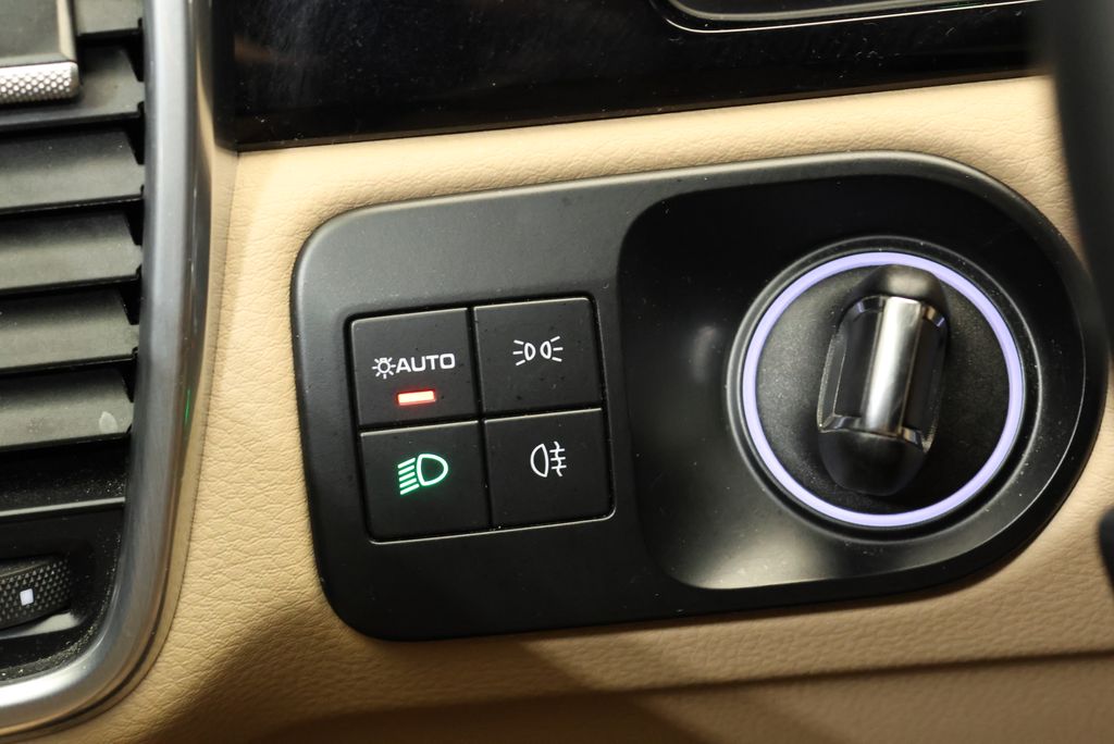 Thumbnail: 2023 Porsche Cayenne - 19