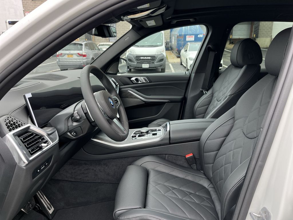 Thumbnail: 2026 BMW X5 - 11