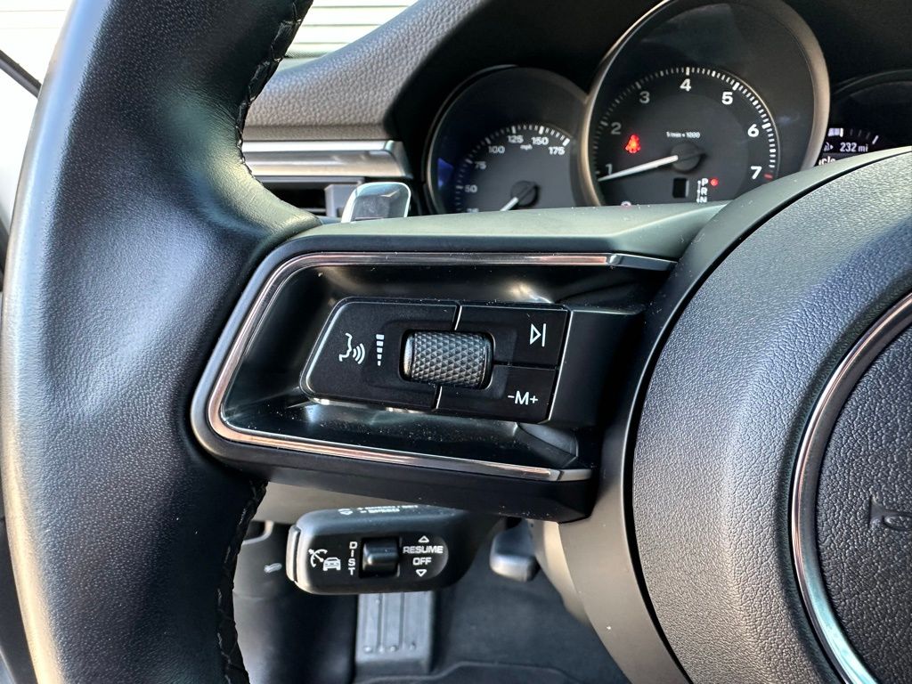 Thumbnail: 2023 Porsche Macan - 17