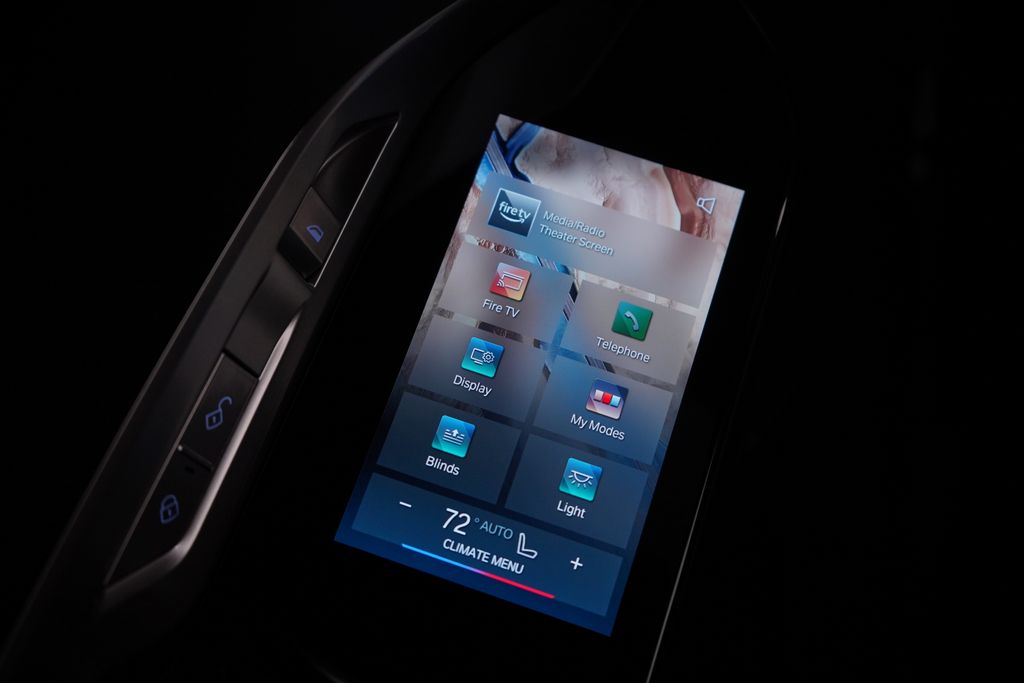 2025 BMW 7 Series 740i 12