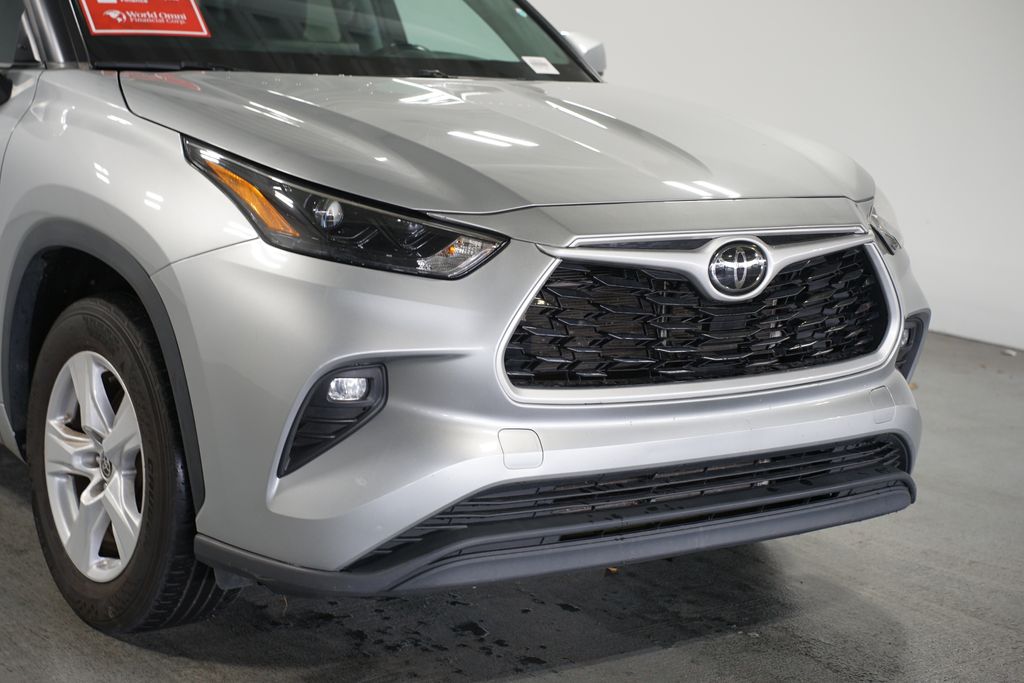 Thumbnail: 2023 Toyota Highlander - 4