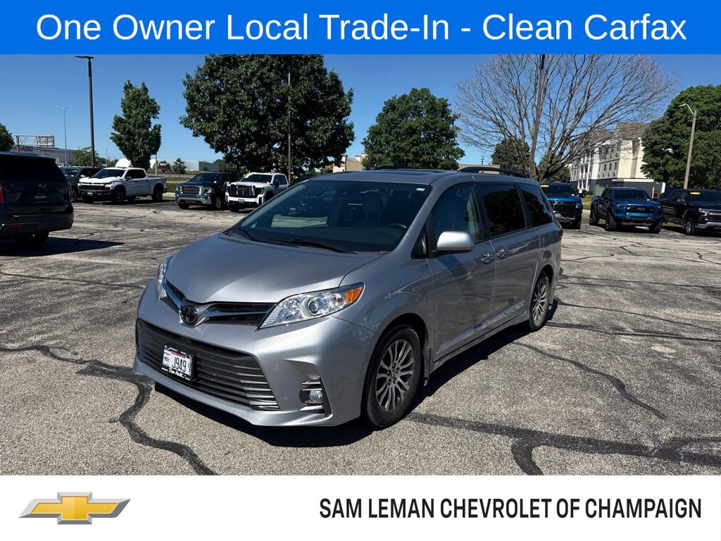 Silver Sky Metallic 2018 Toyota Sienna XLE Premium 8-Passenger FWD Minivan Front-Wheel Drive 8-Speed Automatic