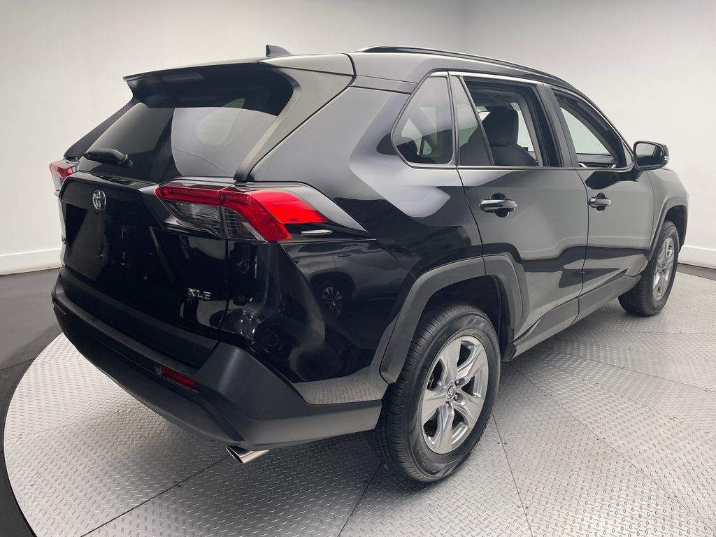 2022 Toyota RAV4 XLE 5