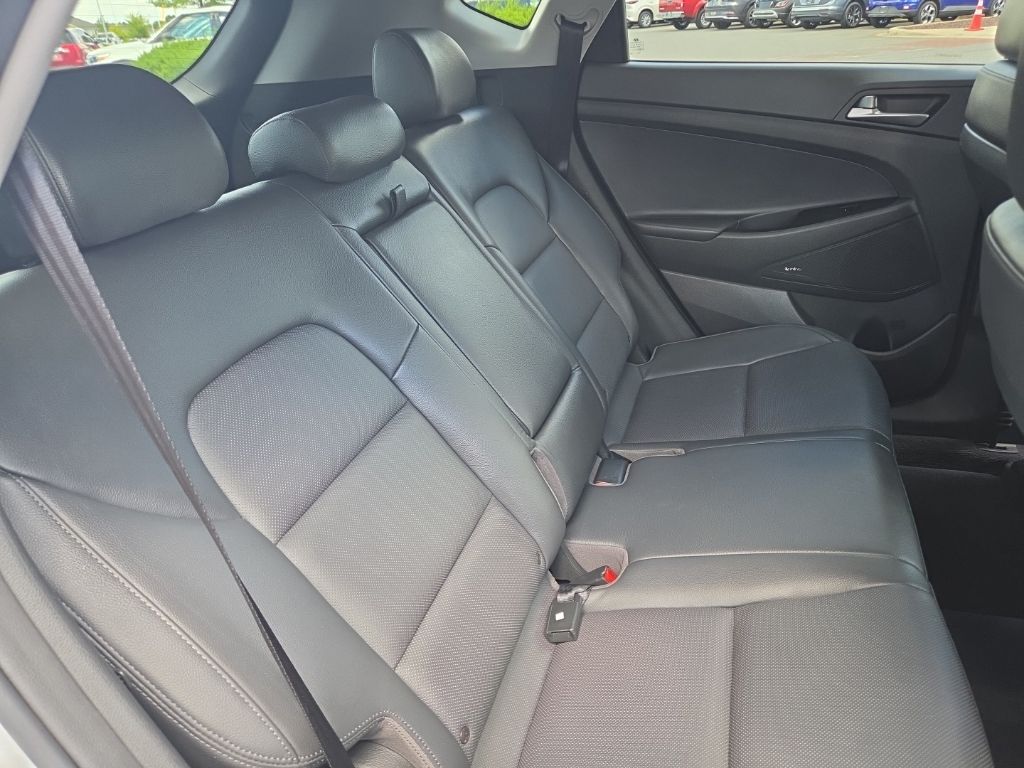 Used 2017 Silver Hyundai SE Plus image 32