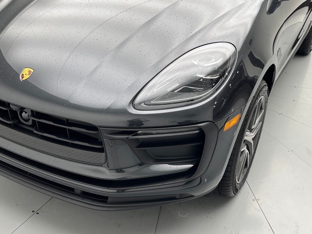 Thumbnail: 2025 Porsche Macan - 31