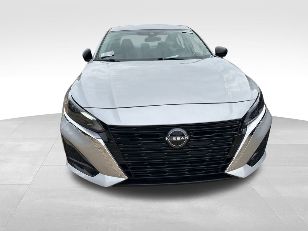 2024 Brilliant Silver Metallic Nissan Altima 2.5 S FWD Sedan