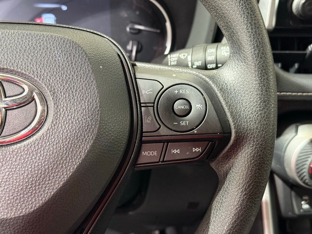 2024 Toyota RAV4 XLE 24