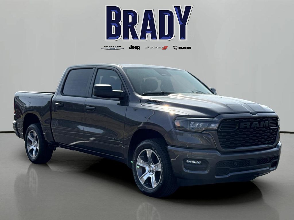 2026 RAM 1500 Express Crew Cab RWD