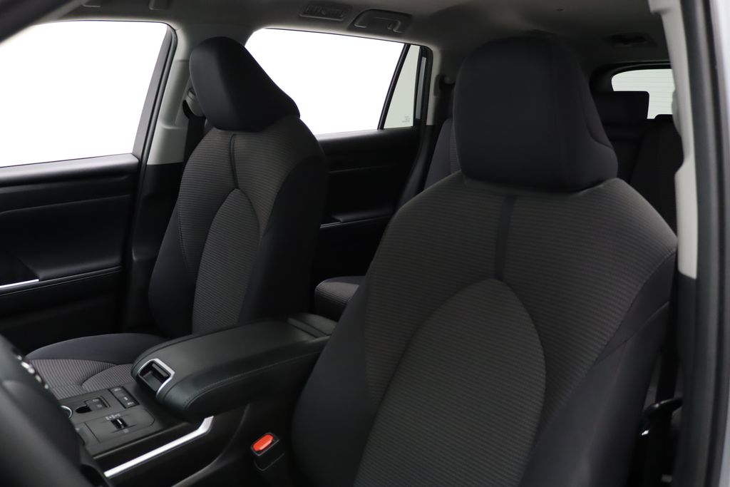 Thumbnail: 2021 Toyota Highlander - 13