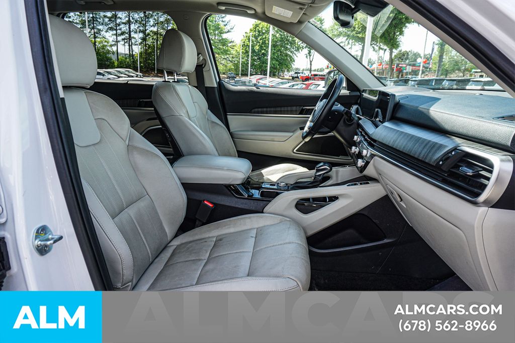 Used 2024 White Kia EX image 21