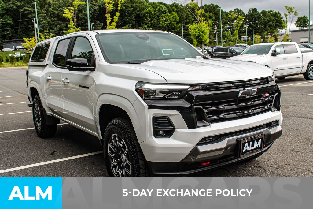 Used 2023 White Chevrolet Z71 image 4