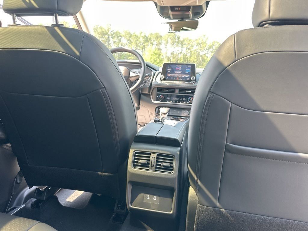 2025 Everest White Pearl Nissan Rogue SV FWD SUV