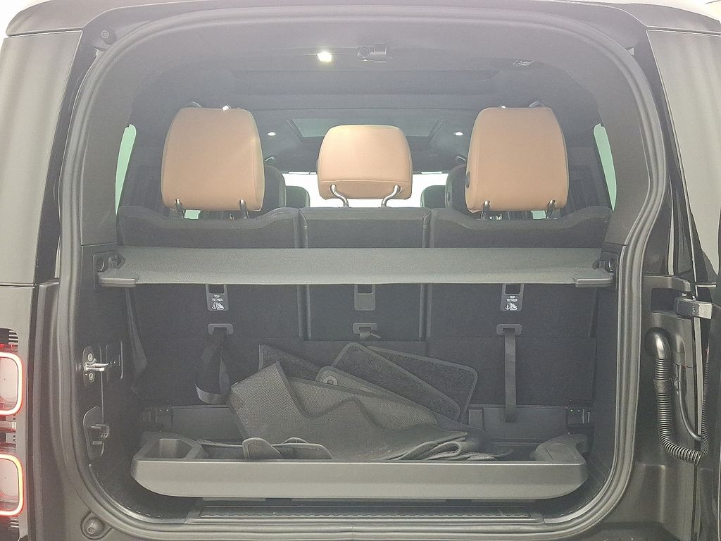 Thumbnail: 2025 Land Rover Defender - 30