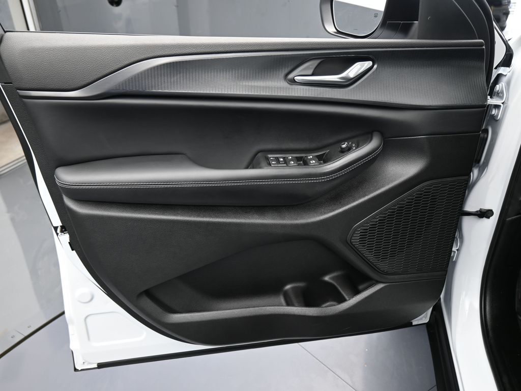 New 2026 Bright White Clearcoat Jeep Laredo image 12