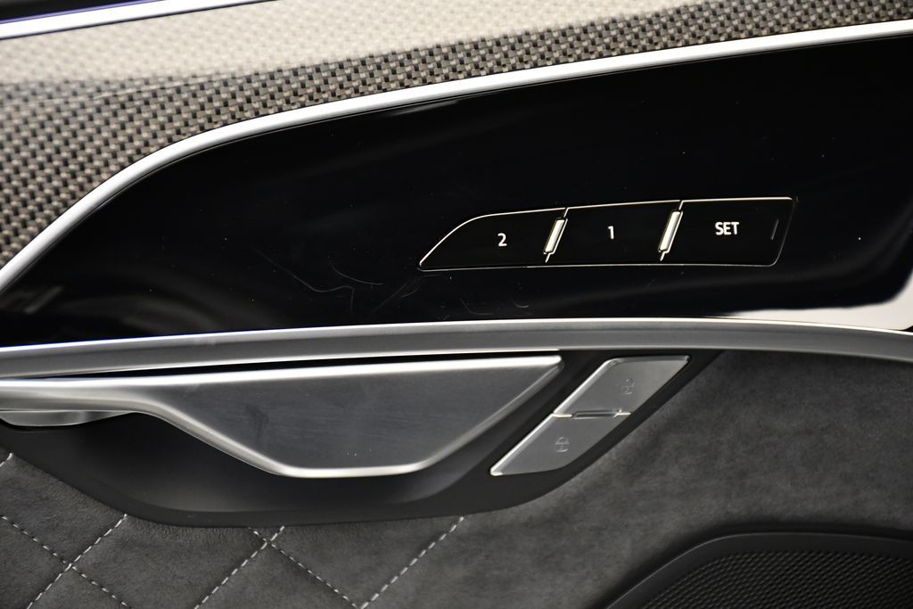 Thumbnail: 2025 Audi S8 - 31