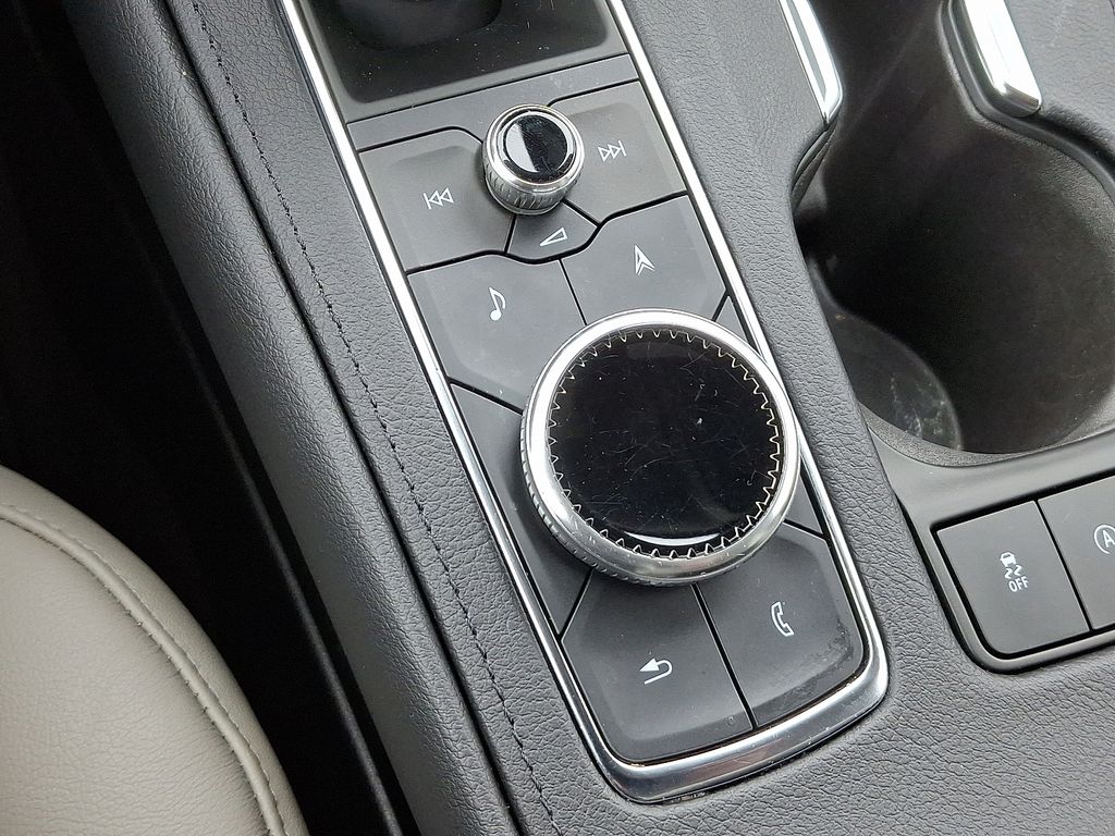 Thumbnail: 2022 Cadillac XT4 - 28