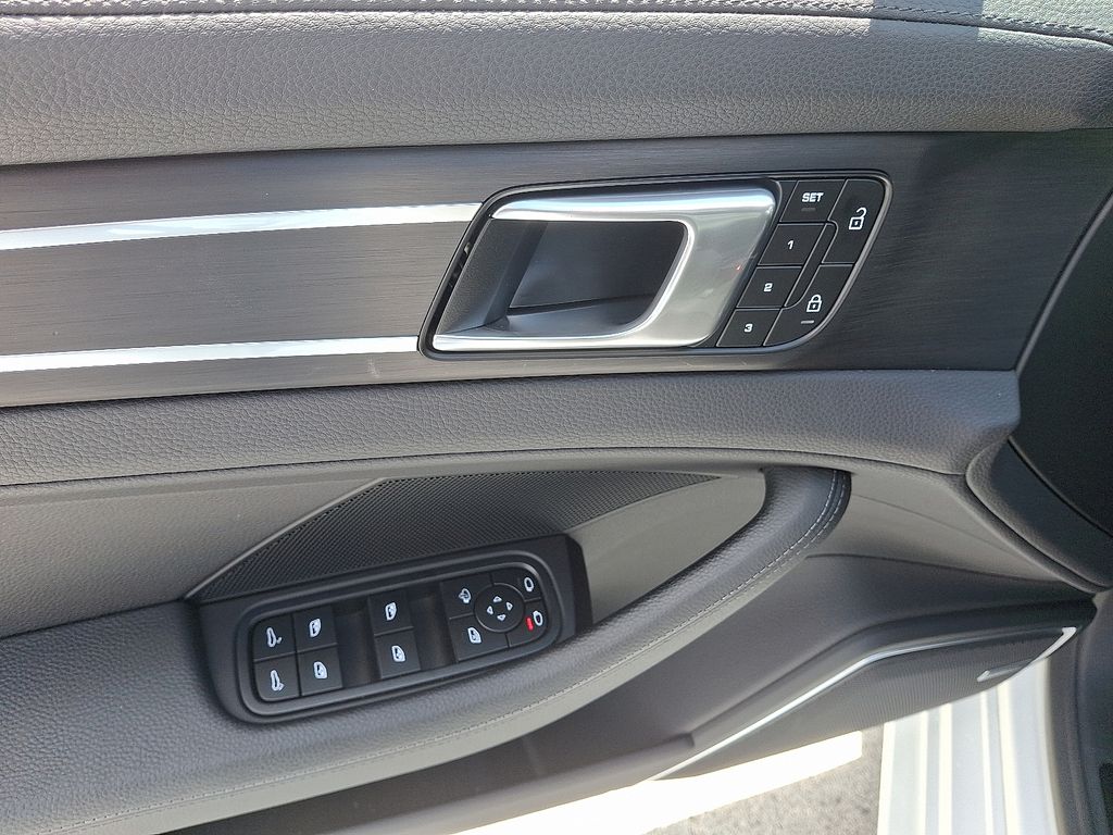 2023 Porsche Panamera Platinum 16