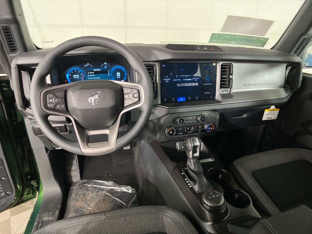 2025 Ford Bronco Base photo 5