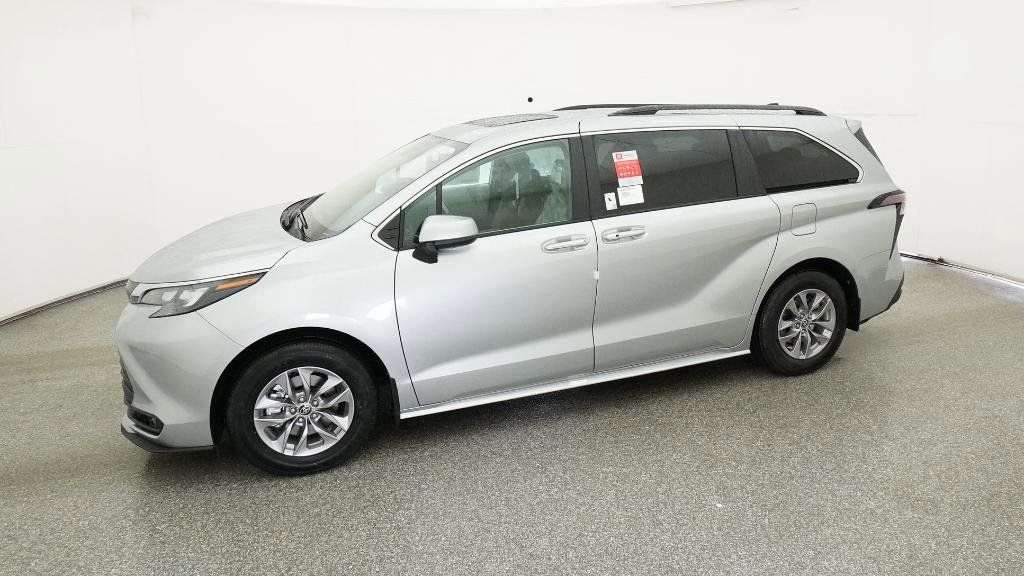 Thumbnail: 2025 Toyota Sienna - 4