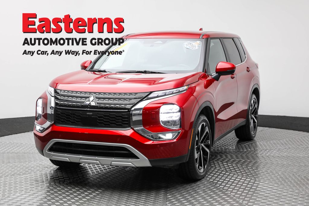 2024 Mitsubishi Outlander SE's photo