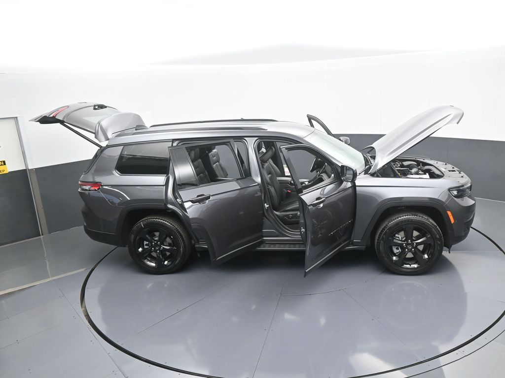 Used 2025 Baltic Gray Metallic Clearcoat Jeep Limited image 39