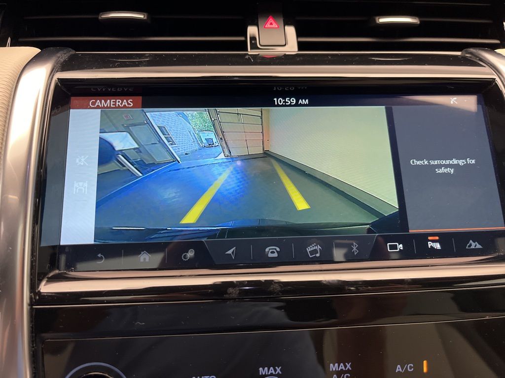 Thumbnail: 2020 Land Rover Discovery Sport - 18