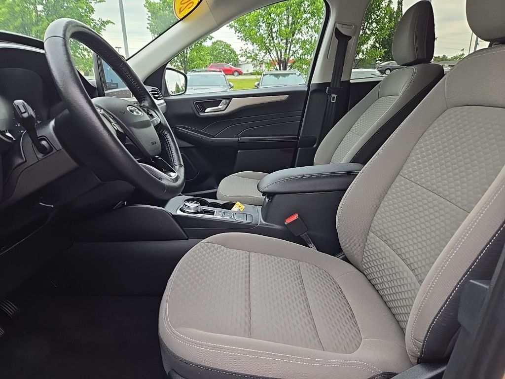 2021 Ford Escape SE 19