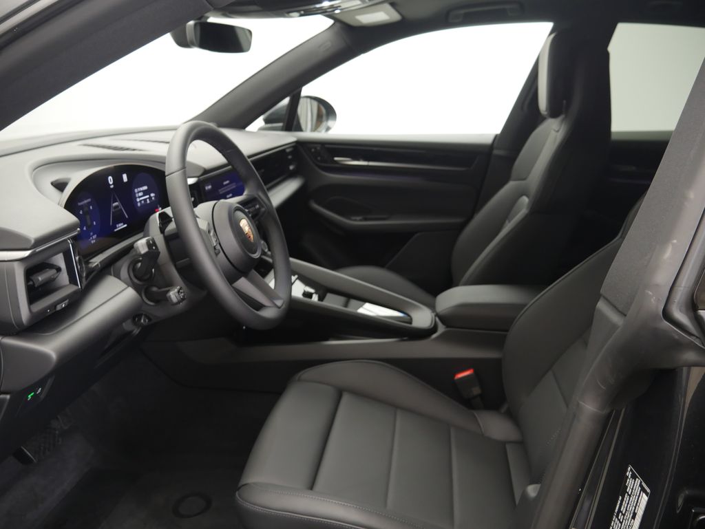 Thumbnail: 2026 Porsche Macan - 5