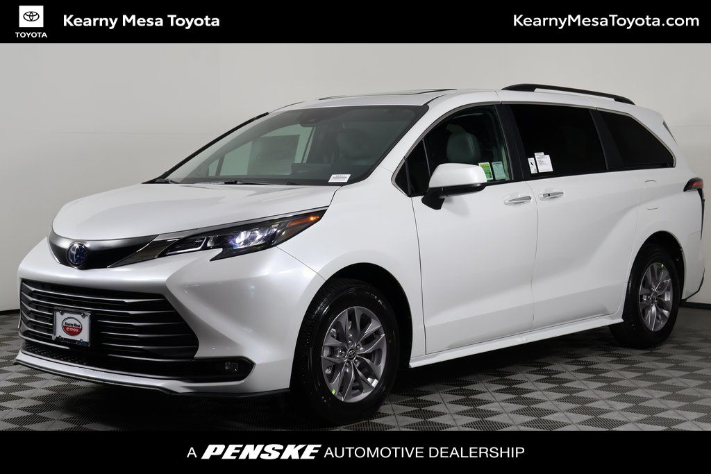 Thumbnail: 2025 Toyota Sienna - 1