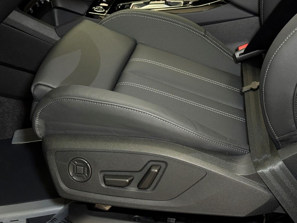 2025 Audi e-tron Premium 24