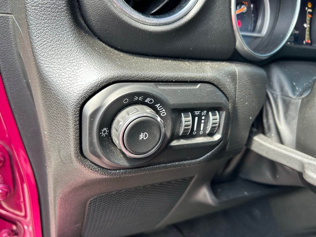 Thumbnail: 2022 Jeep Wrangler - 15