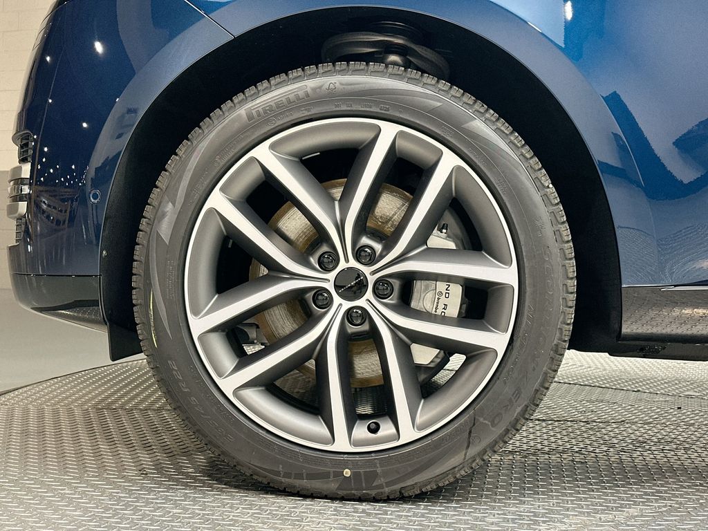 Thumbnail: 2026 Land Rover Range Rover - 5