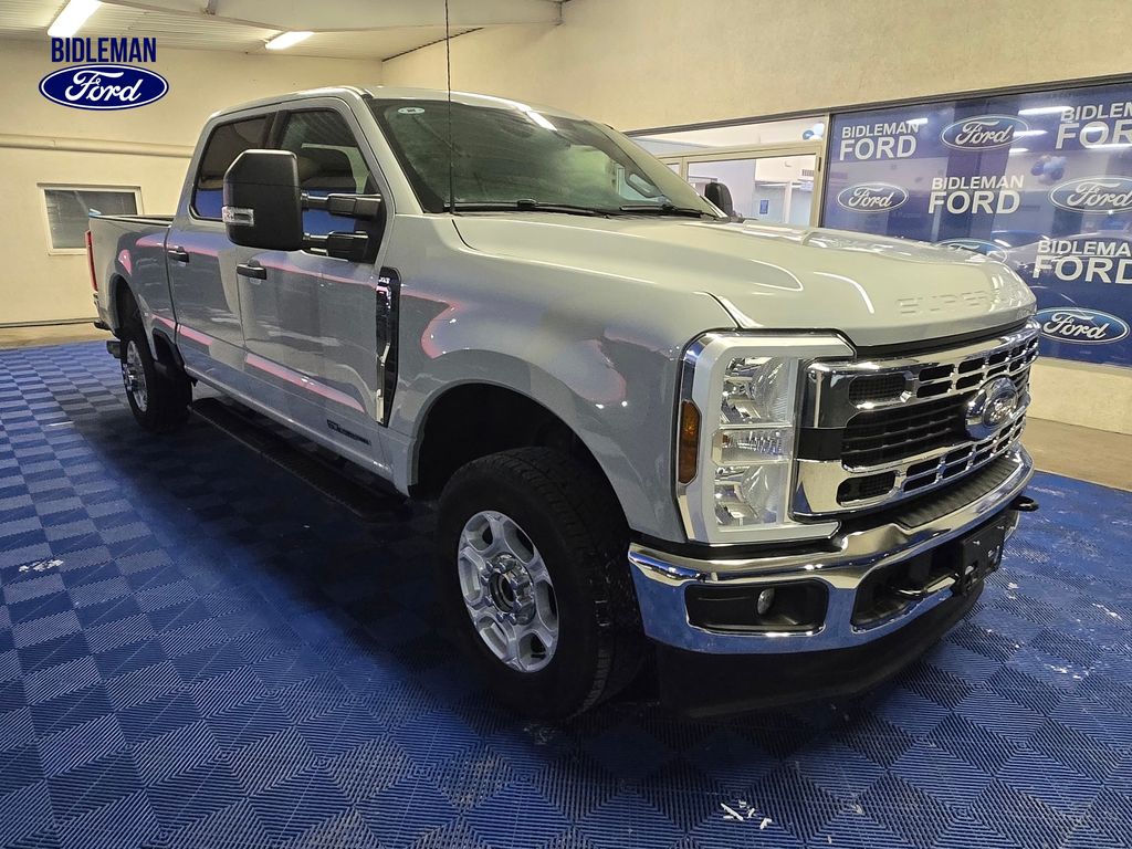 2025 Ford F-350 Super Duty XLT Crew Cab 4WD