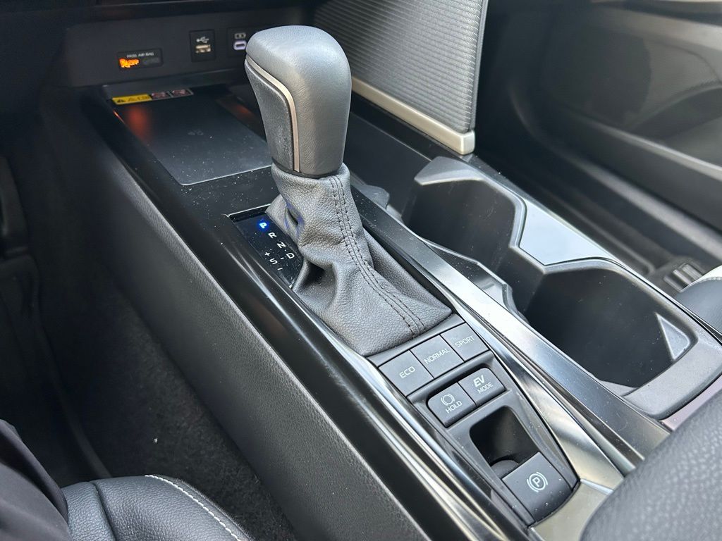 2025 Toyota Camry SE 26