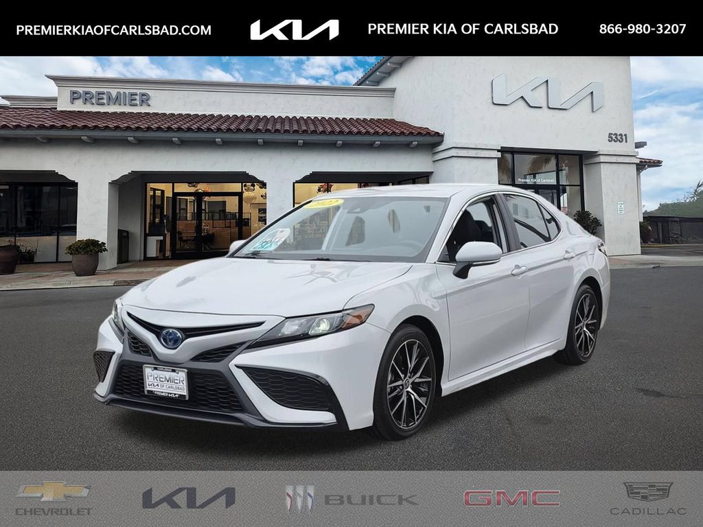 2022 Toyota Camry Hybrid