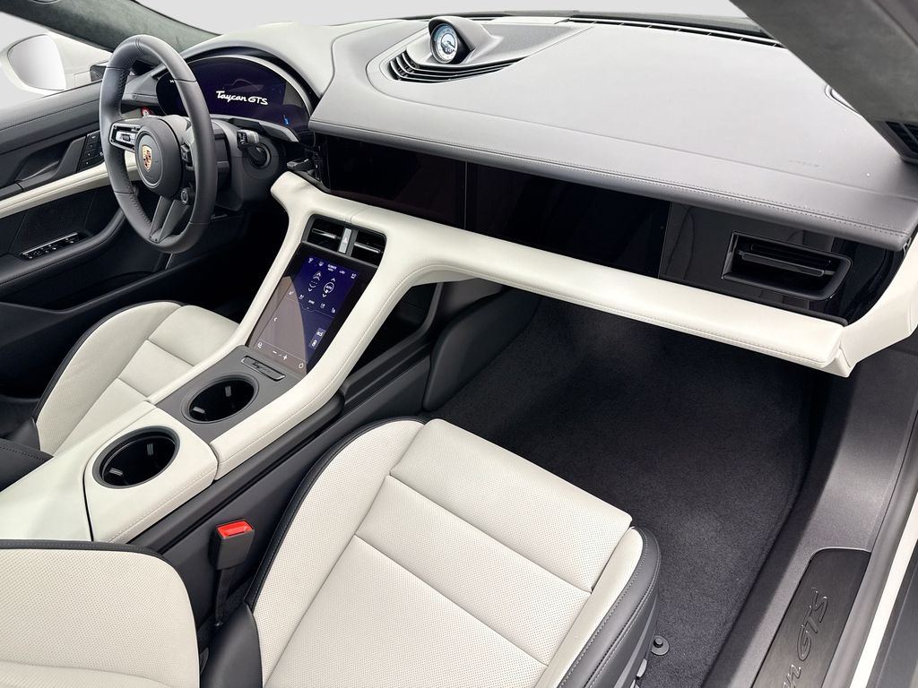 Thumbnail: 2026 Porsche Taycan - 20