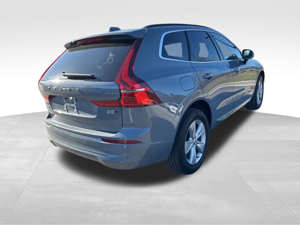 2022 Volvo XC60 B5 Momentum 9