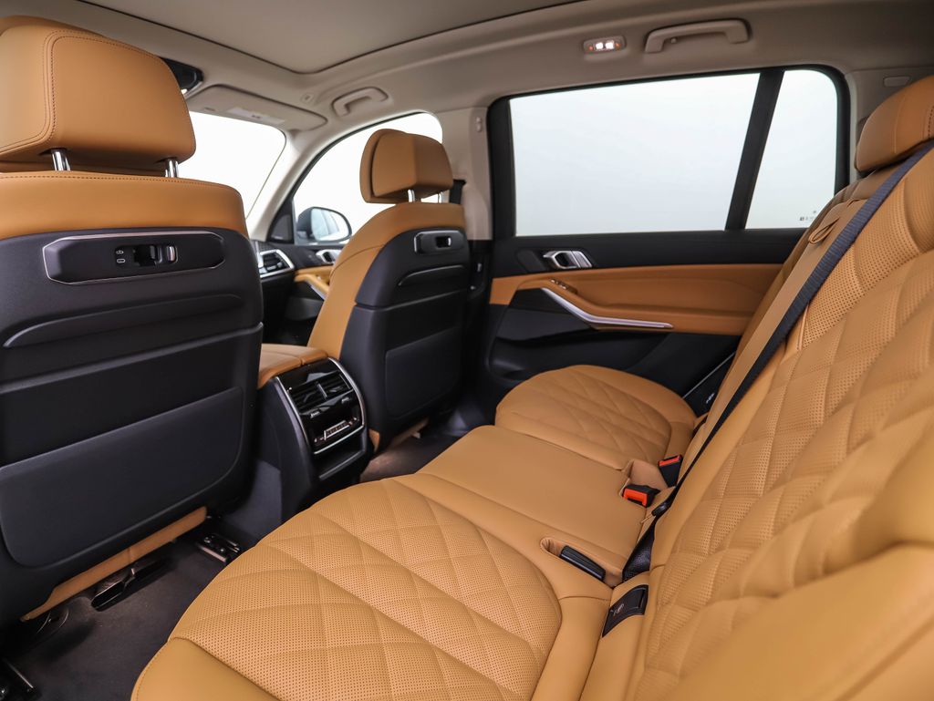 Thumbnail: 2026 BMW X7 - 22