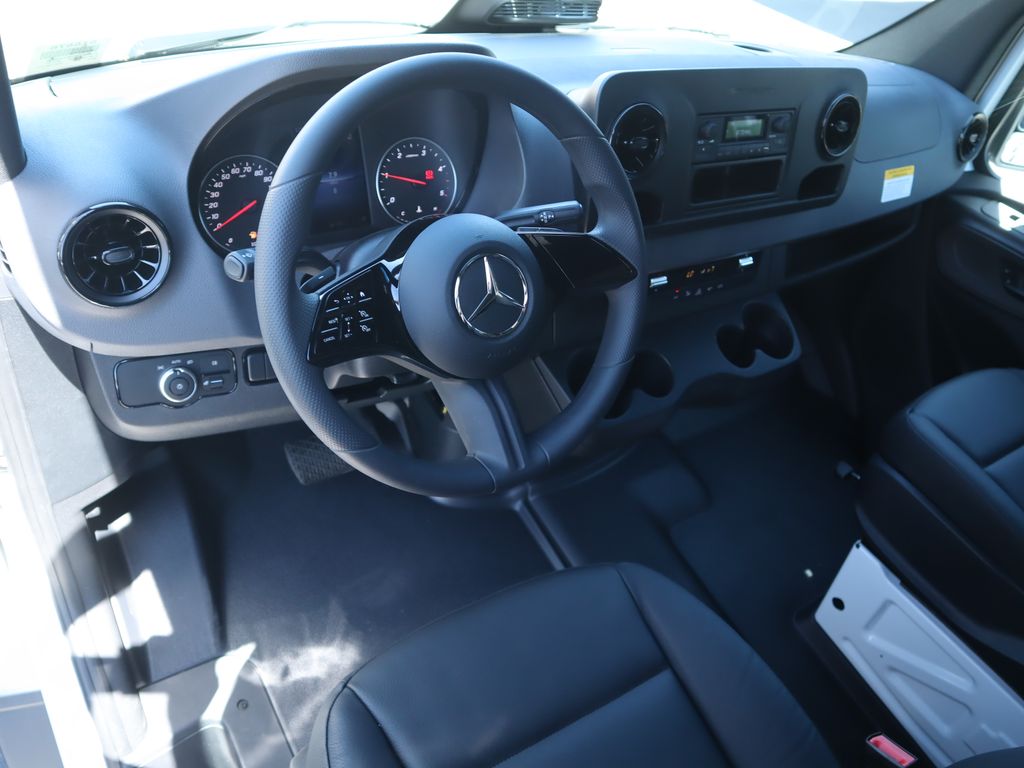 Thumbnail: 2025 Mercedes-Benz Sprinter - 10