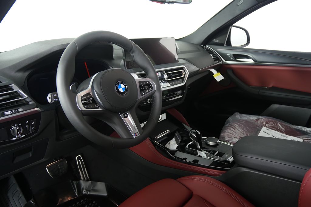 Thumbnail: 2025 BMW X4 - 13