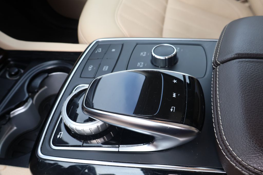 Thumbnail: 2019 Mercedes-Benz GLS - 25