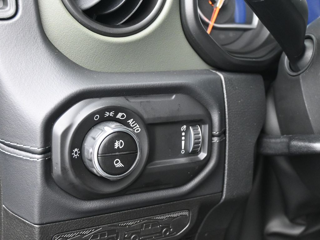 New 2026 black clearcoat Jeep Mojave image 14