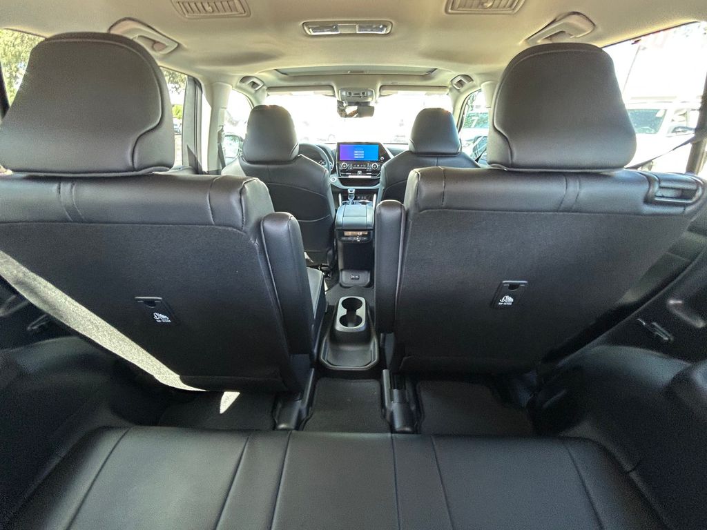 New 2026 Toyota Highlander Hybrid SUV