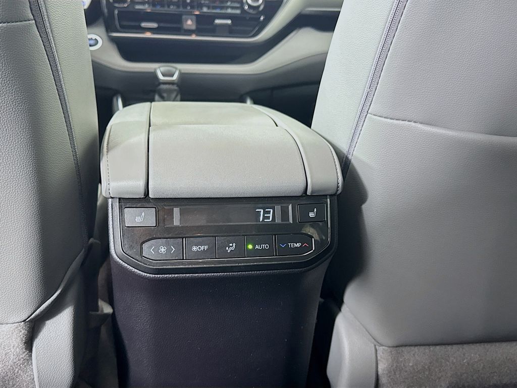 Used Car 2022 Toyota Highlander  Platinum For Sale Under $50,000 In Austin, Texas