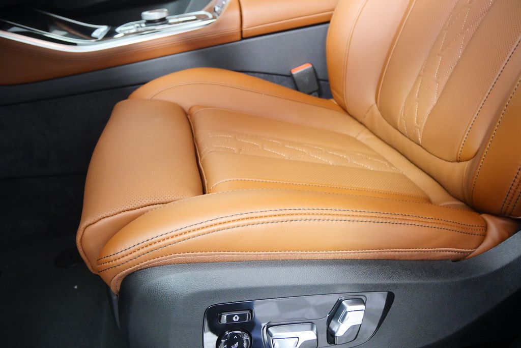 Thumbnail: 2026 BMW X5 - 10